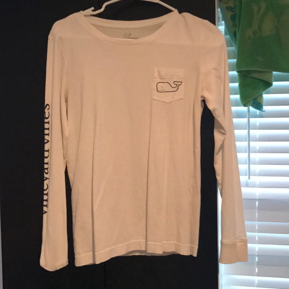 White Vineyard Vines T-shirt